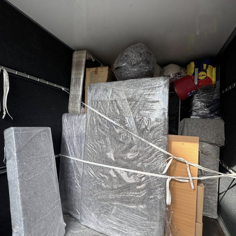Professionell verpackte M&ouml;bel im Umzugswagen - Bewertung von Muslum Toktas